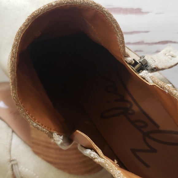 Zodiac 10 crackle beige/tan suede ankle boots - Picture 8 of 8